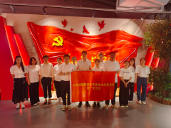 <strong>颁发多篇中文焦点期</strong>